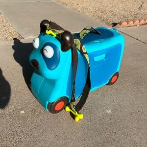 B. Toys – Woofer On The Gogo – Ride On Suitcase